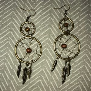 2 pairs of dangling earrings